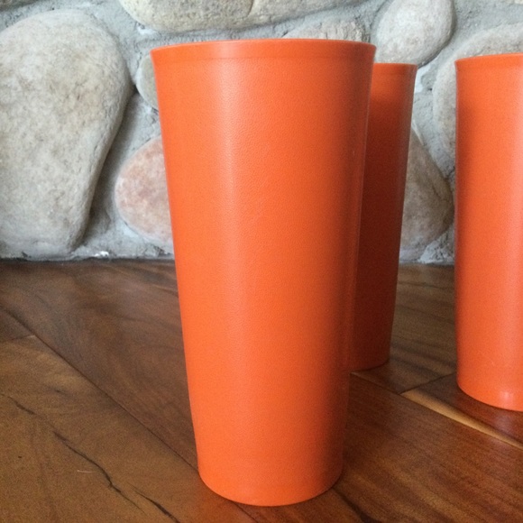 ✔️ Vintage Tupperware Orange 18 oz. Tumblers Set of 3 - Picture 2 of 4